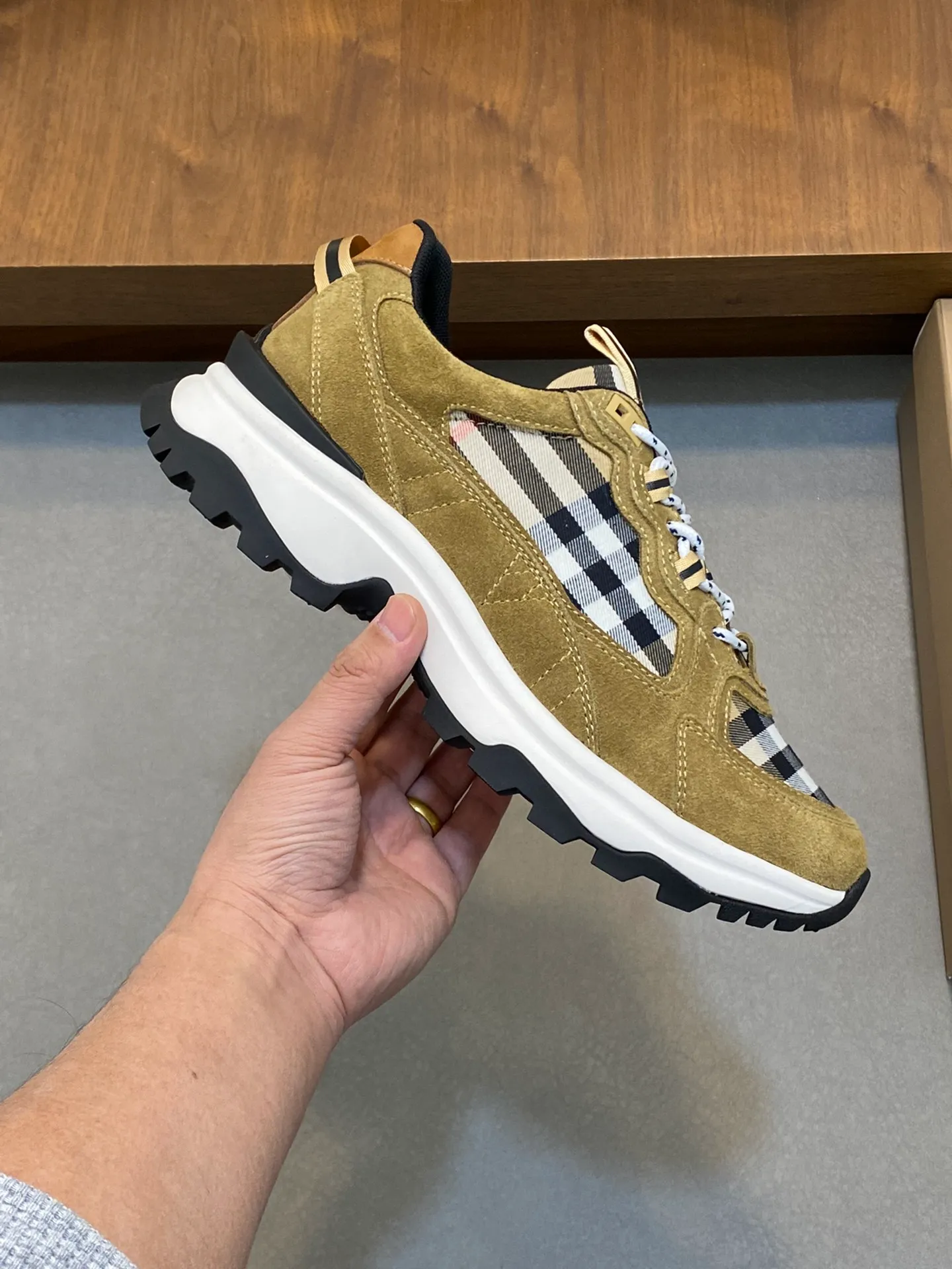 💰660 Burberry 2024🆕Ss men's classic low-cut thick-soled sneakers, made of first-grain cowhide and decorated with the new brand logo. First-layer cowhide foot pads, heel decorated with Burberry letter embossed logo, T men's men's shoes 💰U original outsole! Size: 39-44 (customized at 38.45)